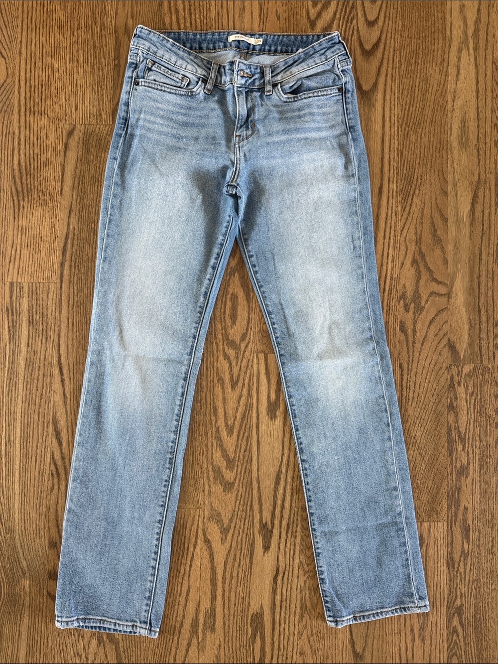 NWOT LEVI’S 714 STRAIGHT LEG JEANS 29